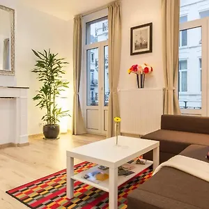 - Steps Grand Place - Local Vibrant Neighbourhood Apartment