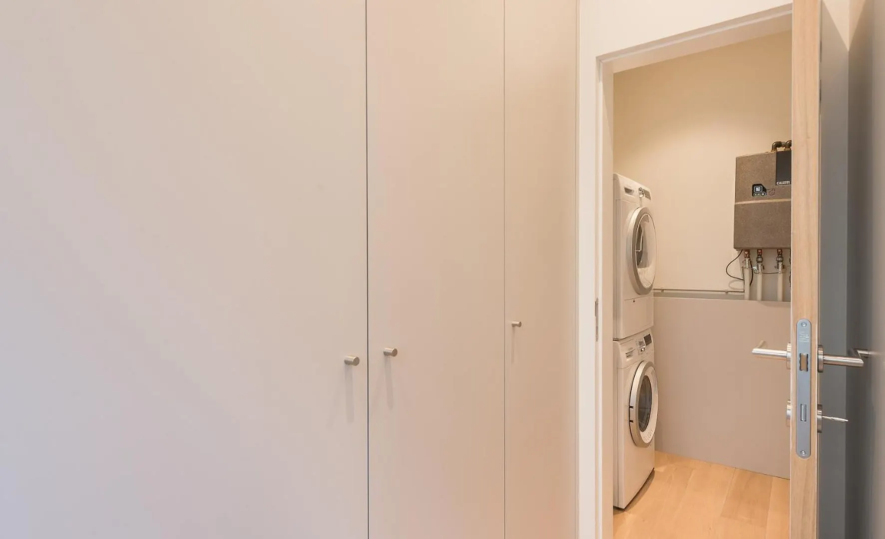 Modern Central 1Br Suite - 90 Sqm Brussels Apartment