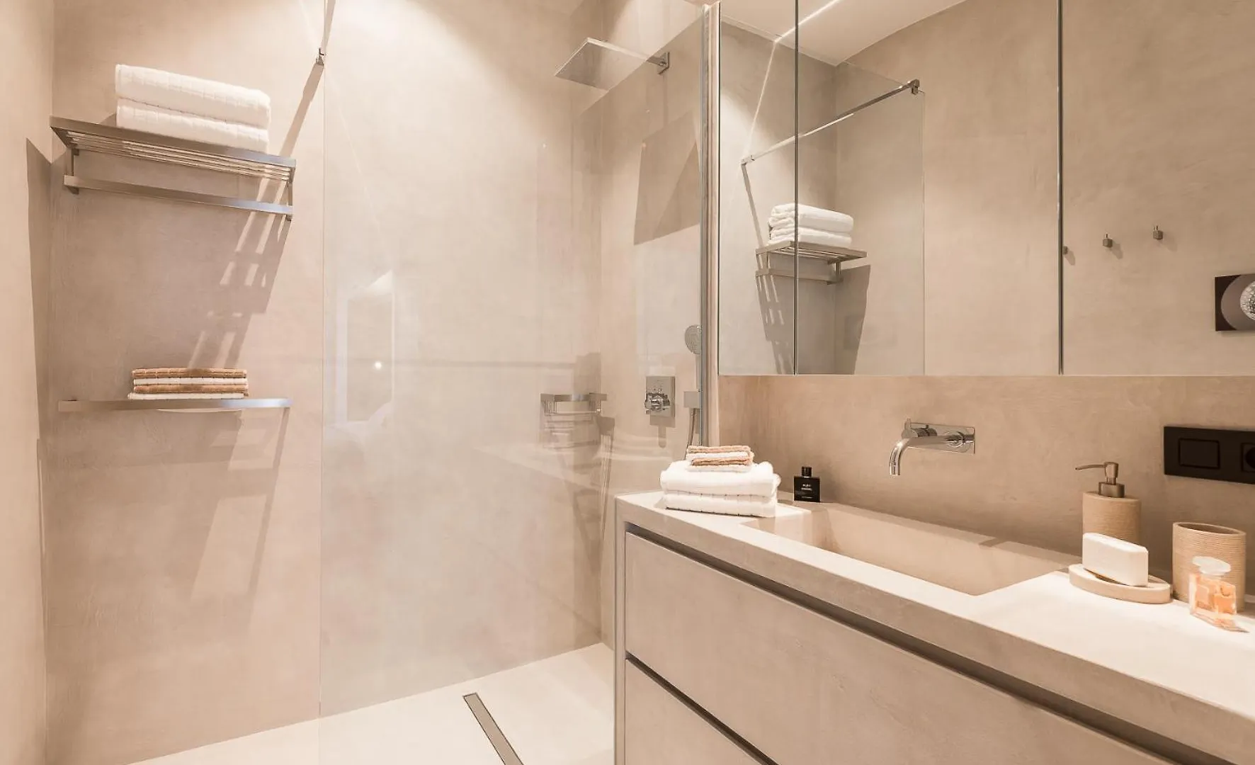Modern Central 1Br Suite - 90 Sqm Brussels Apartment